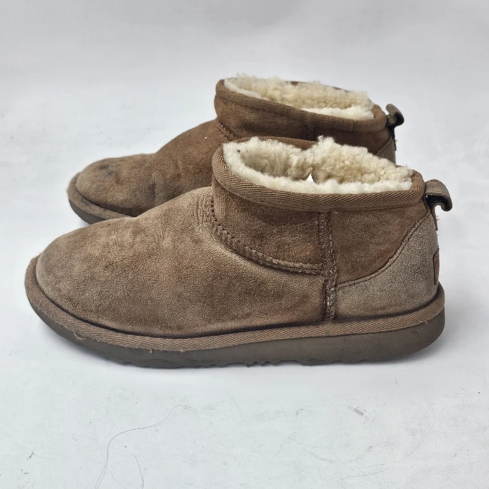 UGG Classic Ultra Mini Boots Chestnut Kids Size 3 Suede Sheepskin Cozy Snuggable